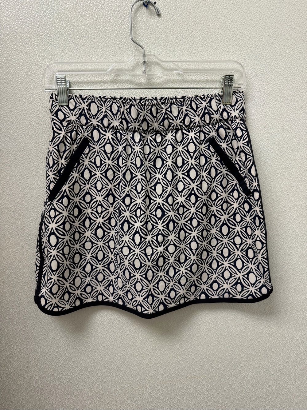 Talbots navy and White Geometric Skort with Trim